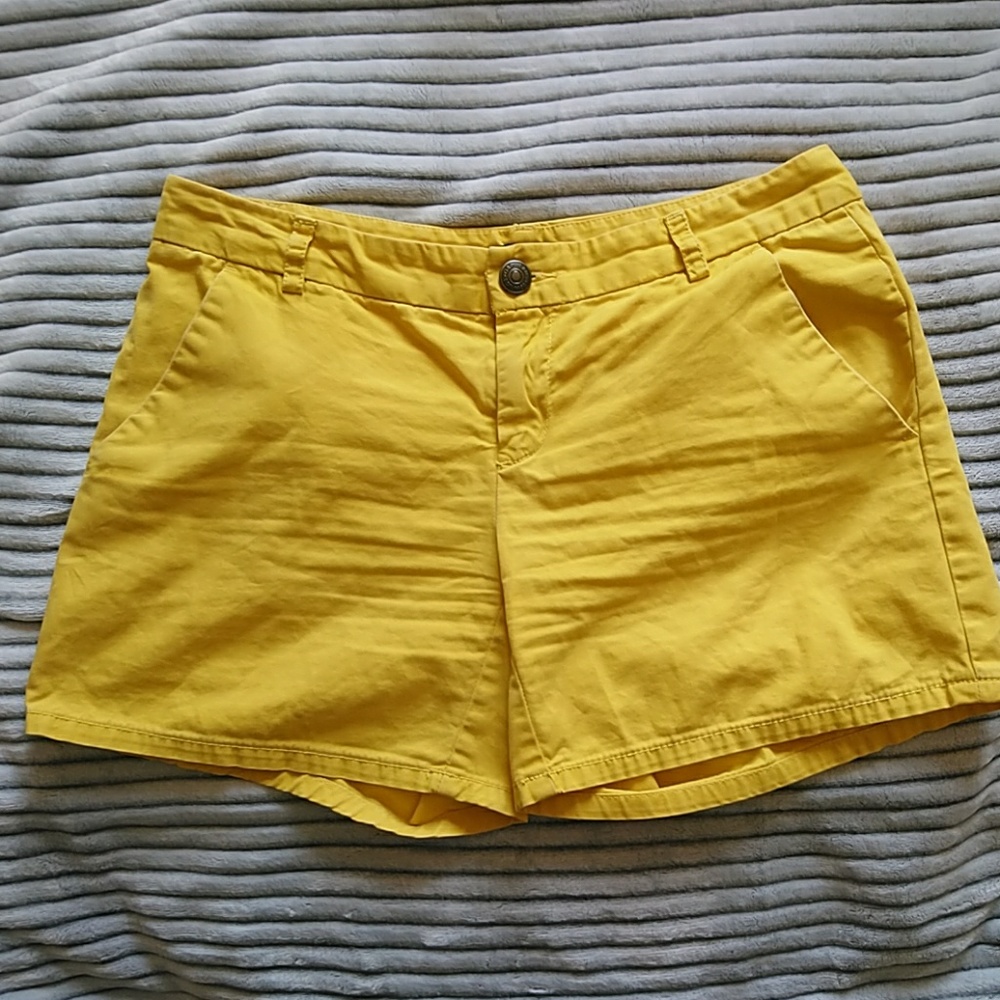 Gap Aubrey Fit Yellow Shorts